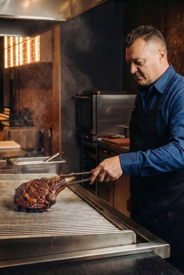 Еще одно фото Бренд-Шефа ресторана «Пейзаж» Дмитрия Попова в СПБ