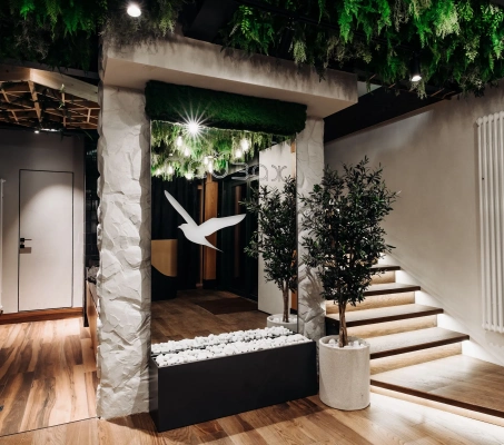 Еще одно фото у входа 