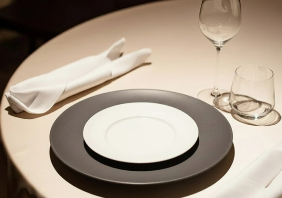 Изображение накрытого стола