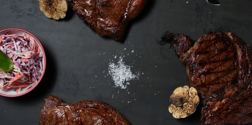 Стейки из мраморной говядины в ресторане «Пейзаж» в Санкт-Петербурге